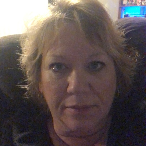 Meet your Posher, Janet - Picture 1 of 1